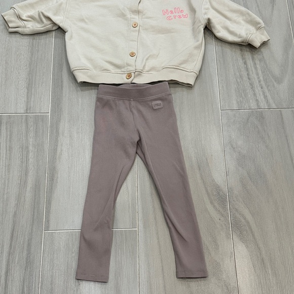 Zara 4T Kids Button Down Sweatshirt Beige and Beige Leggings Outfit - Picture 7 of 11